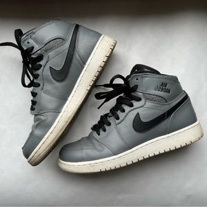 Nike Air Jordan 1 Retro High Rare Air sneaker - Gray/Black 705300-014